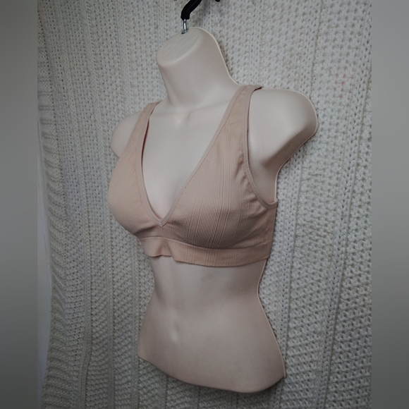 2 for 30$ Pink Victoria secret bralette - Picture 2 of 8